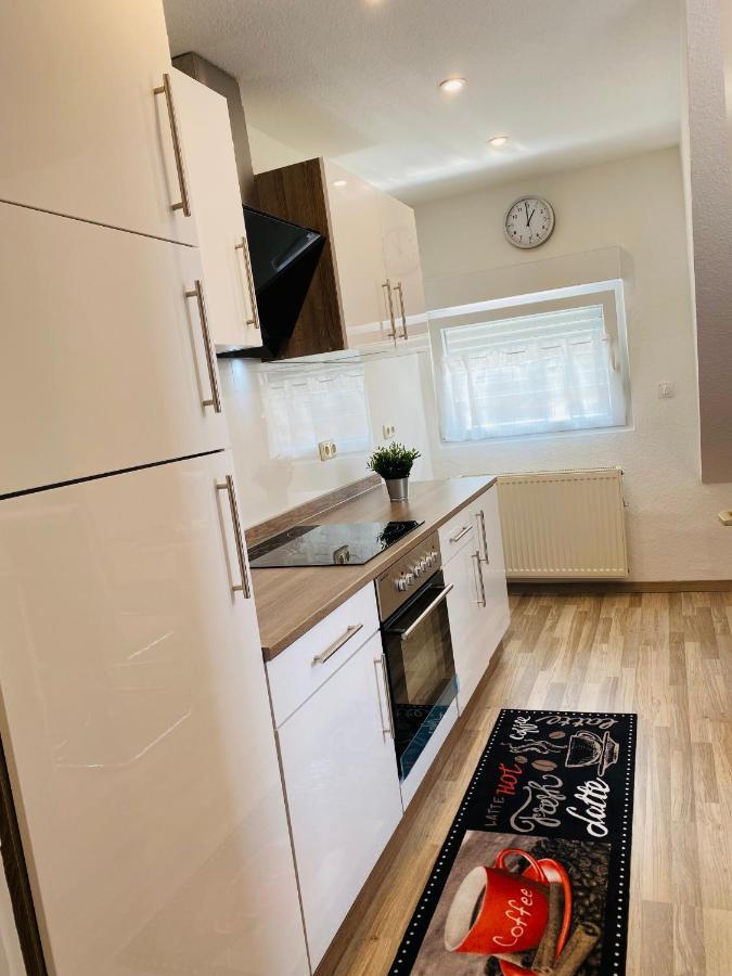 T&T Ferienwohnung Rheinbrohl Esterno foto