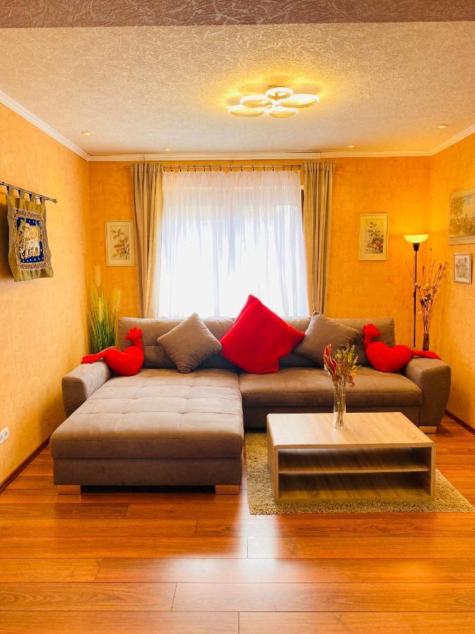 T&T Ferienwohnung Rheinbrohl Esterno foto