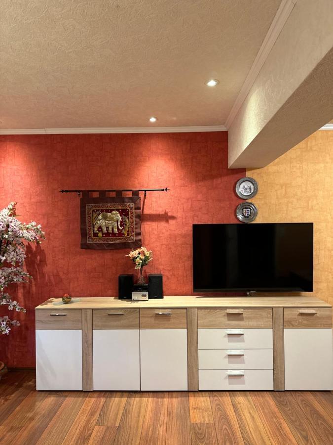 T&T Ferienwohnung Rheinbrohl Esterno foto