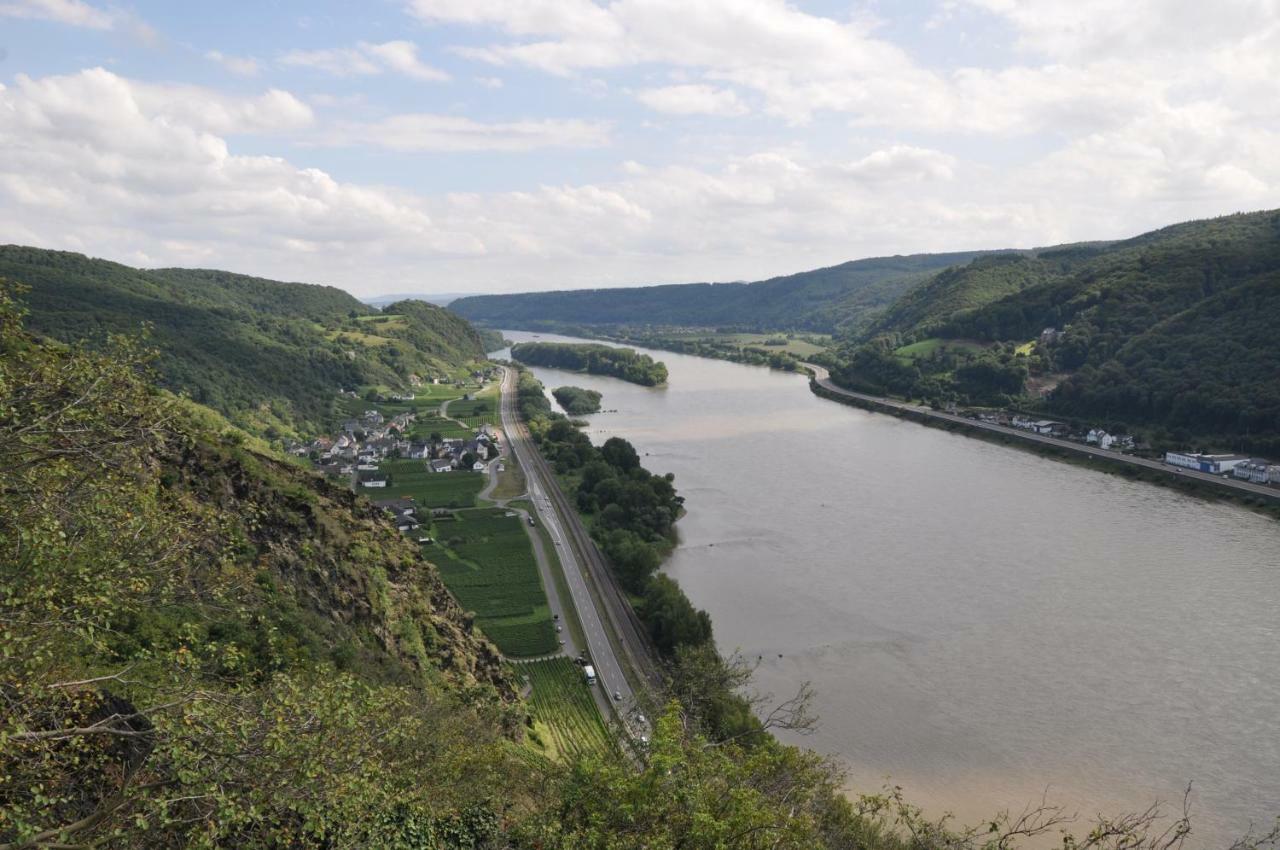 T&T Ferienwohnung Rheinbrohl Esterno foto